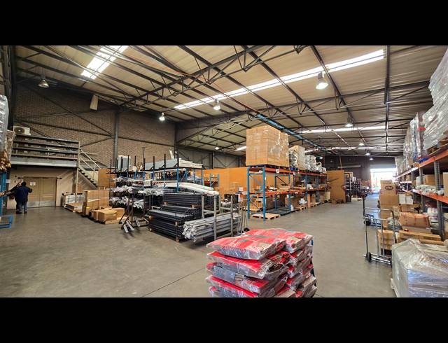1,535M² WAREHOUSE TO LET IN SPARTAN